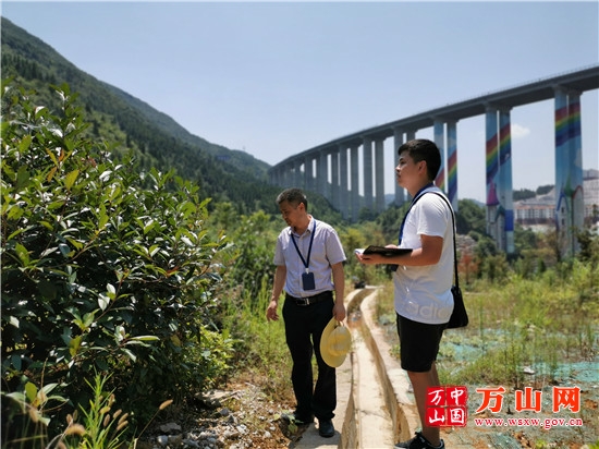 仁山街道人口_夜晚街道图片(2)